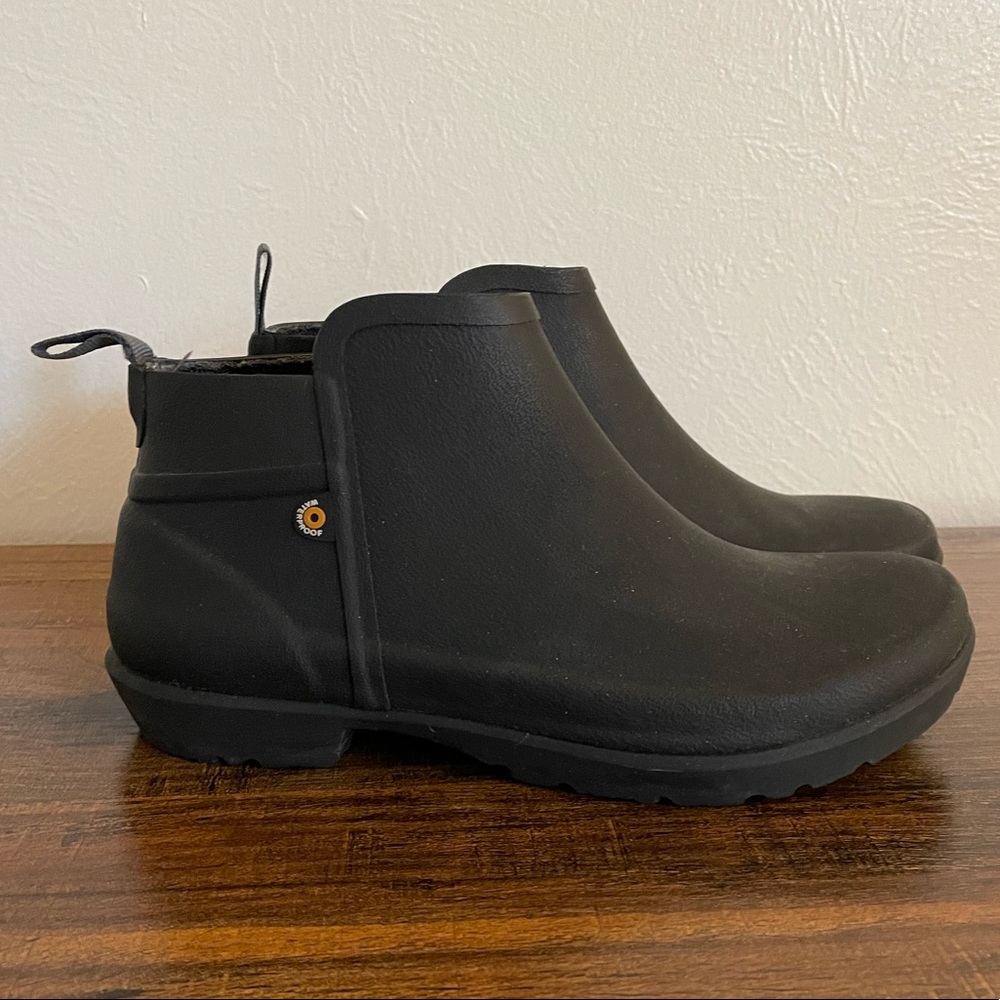 Black Bogs Sweet Pea rain boots, size 7